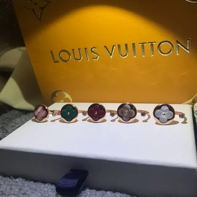 Anéis Louis Vuitton Motivo Floral Esmalte e Madreperla 3