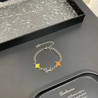 Louis Vuitton سوارة تشارم مونوغراف الزهور بالمينا