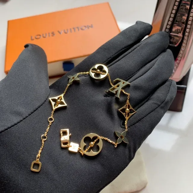 Louis Vuitton Gold Chain Interlocking LV Motif Bracelet 7