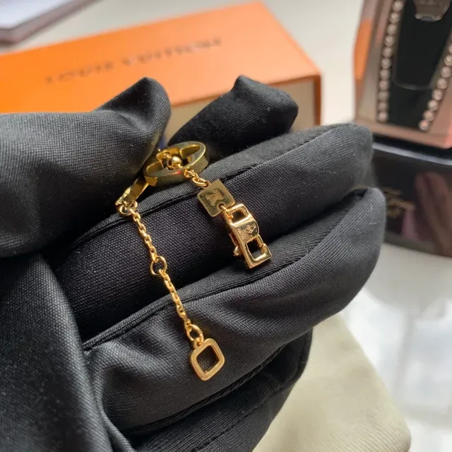 Louis Vuitton Gold Chain Interlocking LV Motif Bracelet 8