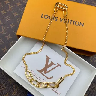Colar de Corrente Curb Louis Vuitton com Fecho Ajustável de Ouro