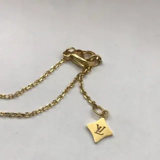 Colar Louis Vuitton Charm LV Monogram Dourado