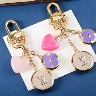 Louis Vuitton سوارة تعليقات مينا مع تجهيزات ذهبية وردية