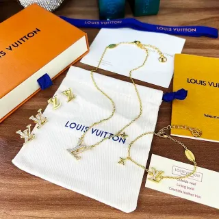 Louis Vuitton Corrente Transparente em Ouro com Cristais Pavé e Monograma LV