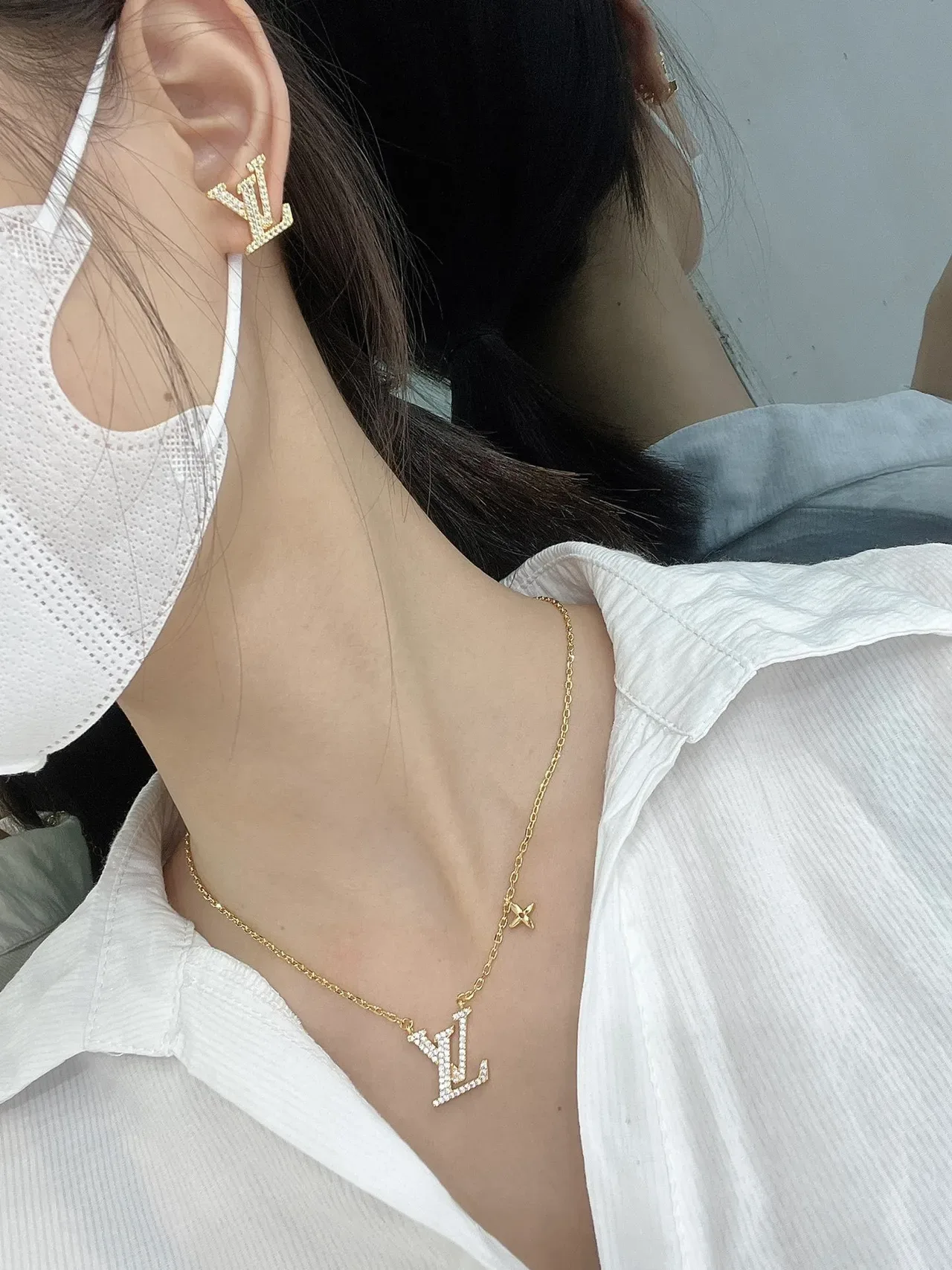 Louis Vuitton Corrente Transparente em Ouro com Cristais Pavé e Monograma LV 3