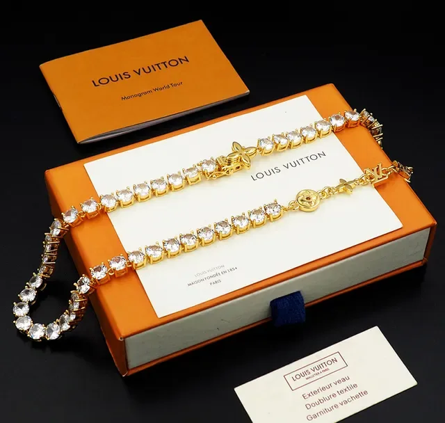 Colar Louis Vuitton Ouro Branco Estilo Tênis Pedras Pavé 9