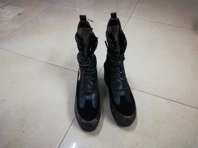 Louis Vuitton Le Cagole 黑色 Monogram 踝靴 4