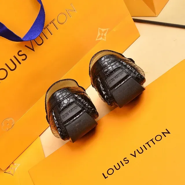 路易威登 黑色银色鳄鱼纹皮革 LV Logo 扣 乐福鞋 2