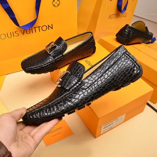 路易威登 黑色银色鳄鱼纹皮革 LV Logo 扣 乐福鞋 4