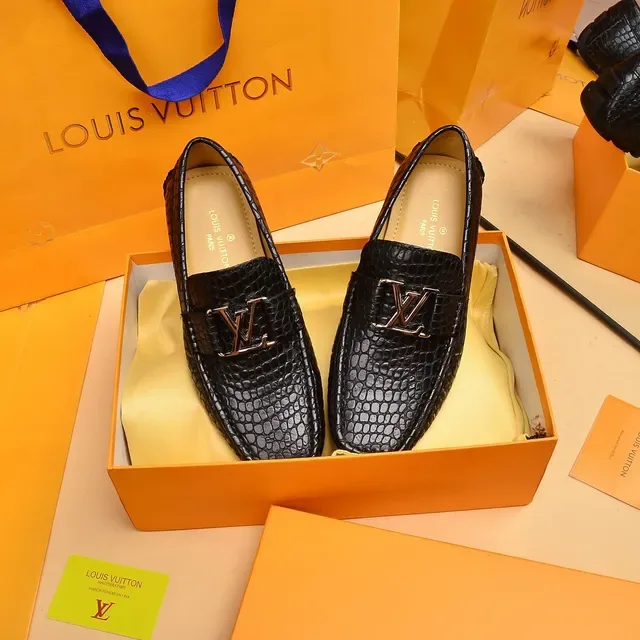 路易威登 黑色银色鳄鱼纹皮革 LV Logo 扣 乐福鞋 9