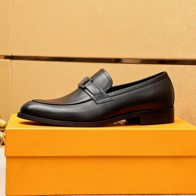 Mocasín Louis Vuitton Negro Plata Cuero Suave Hebilla Metal LV Logo 5
