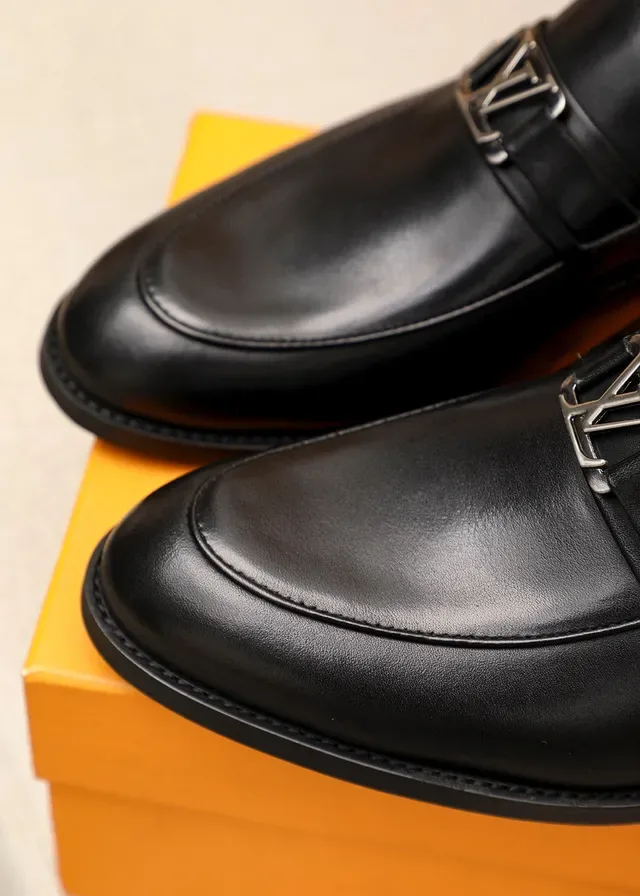 Mocasín Louis Vuitton Negro Plata Cuero Suave Hebilla Metal LV Logo 6