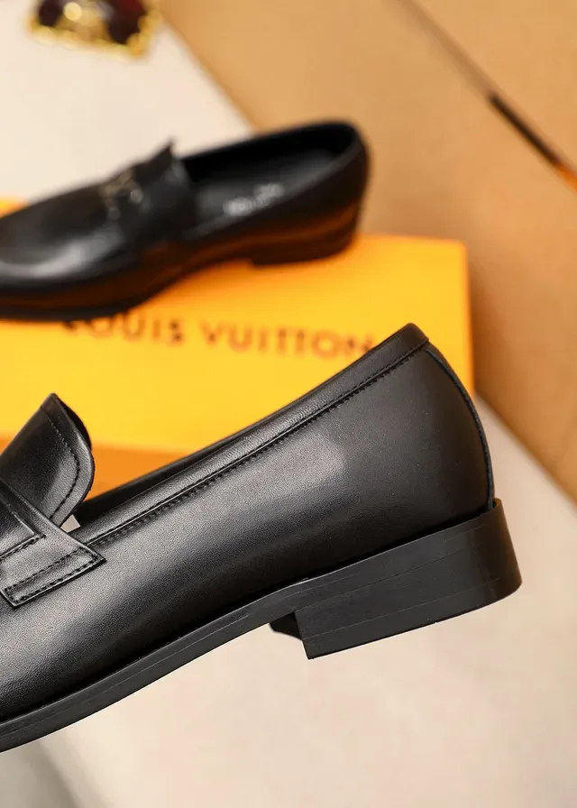 Mocasín Louis Vuitton Negro Plata Cuero Suave Hebilla Metal LV Logo 7