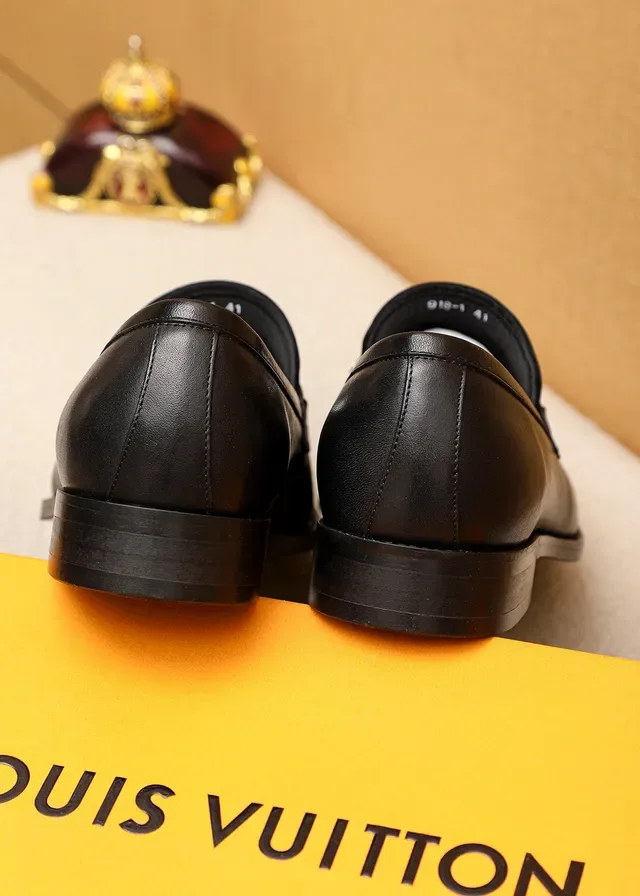 Mocasín Louis Vuitton Negro Plata Cuero Suave Hebilla Metal LV Logo 8