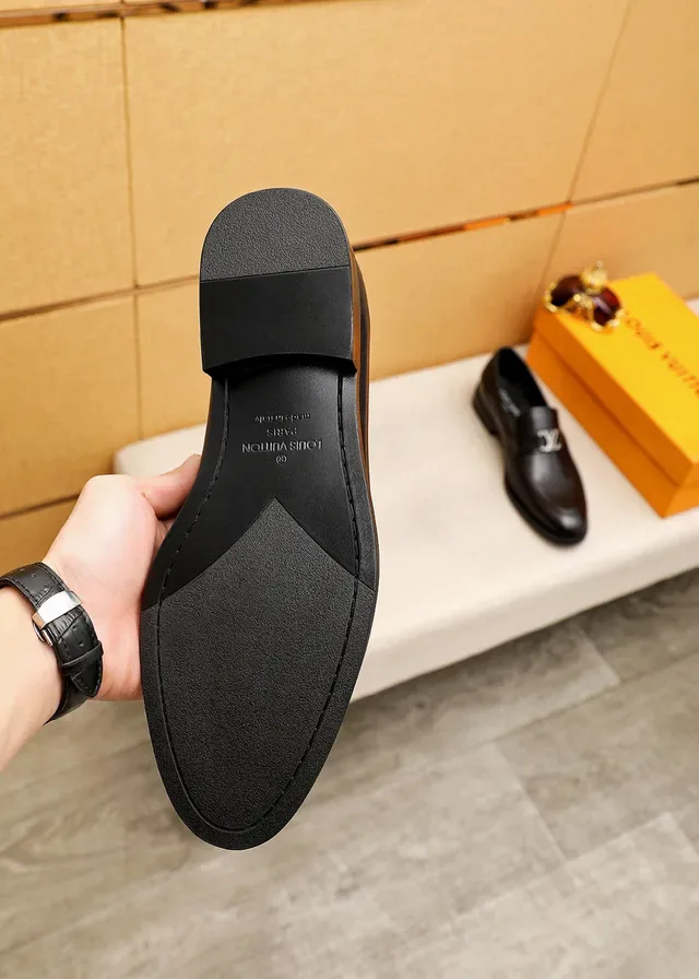 Mocasín Louis Vuitton Negro Plata Cuero Suave Hebilla Metal LV Logo 9