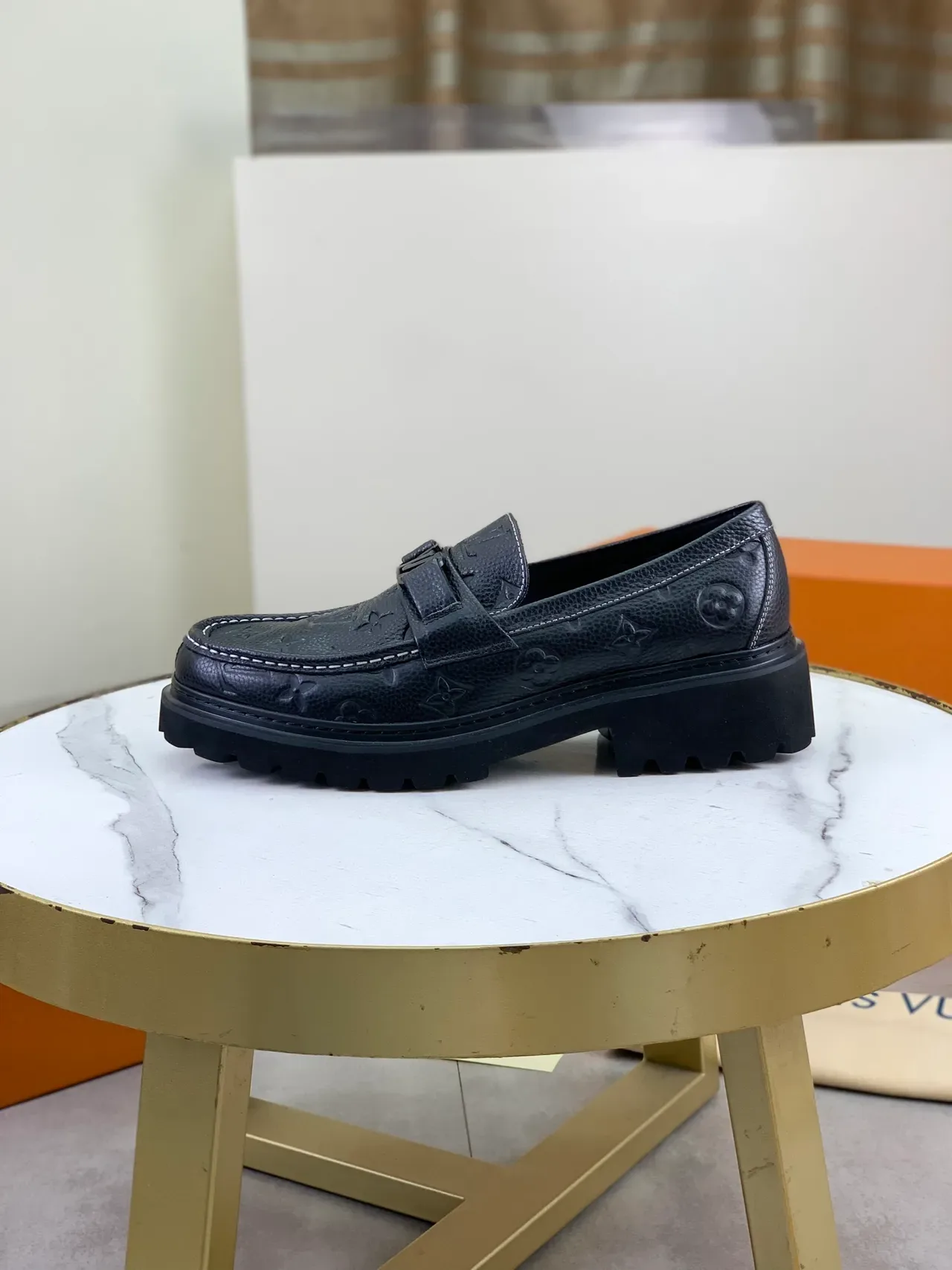 Louis Vuitton Loafer Noir Blanc Cuir Monogramme Embossé Semelle Chunky Lug Loafer 6