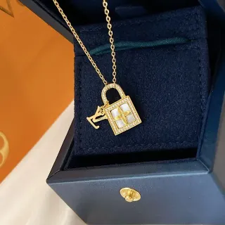 Louis Vuitton Lockit Dourado Branco Candado Madrepérola Inlay Colar