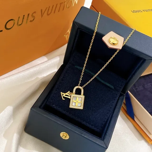Louis Vuitton Lockit গোল্ড হোয়াইট প্যাডলক পেন্ডেন্ট মাদার অফ পার্ল ইনলে নেকলেস 4
