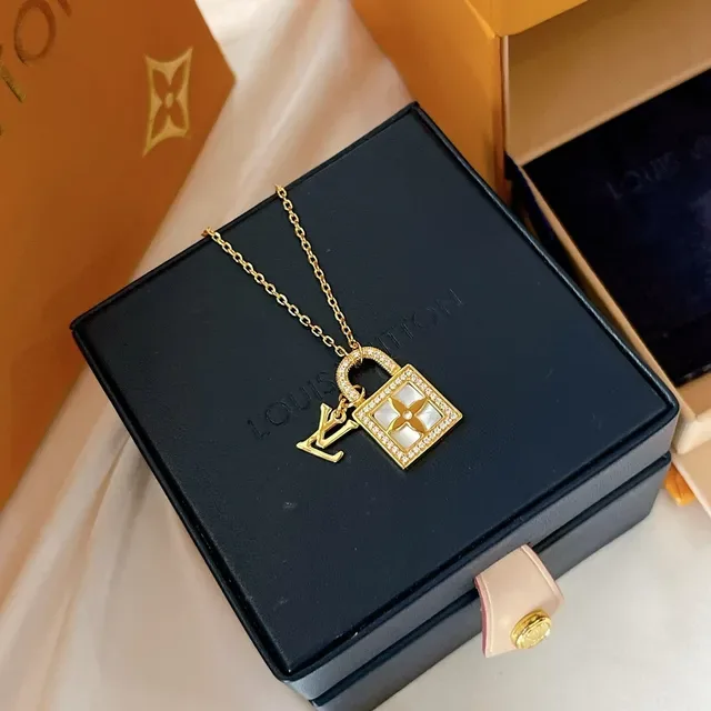Louis Vuitton Lockit গোল্ড হোয়াইট প্যাডলক পেন্ডেন্ট মাদার অফ পার্ল ইনলে নেকলেস 5