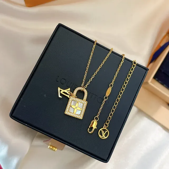 Louis Vuitton Lockit গোল্ড হোয়াইট প্যাডলক পেন্ডেন্ট মাদার অফ পার্ল ইনলে নেকলেস 6