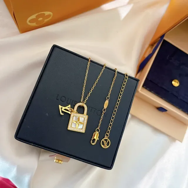 Louis Vuitton Lockit গোল্ড হোয়াইট প্যাডলক পেন্ডেন্ট মাদার অফ পার্ল ইনলে নেকলেস 8