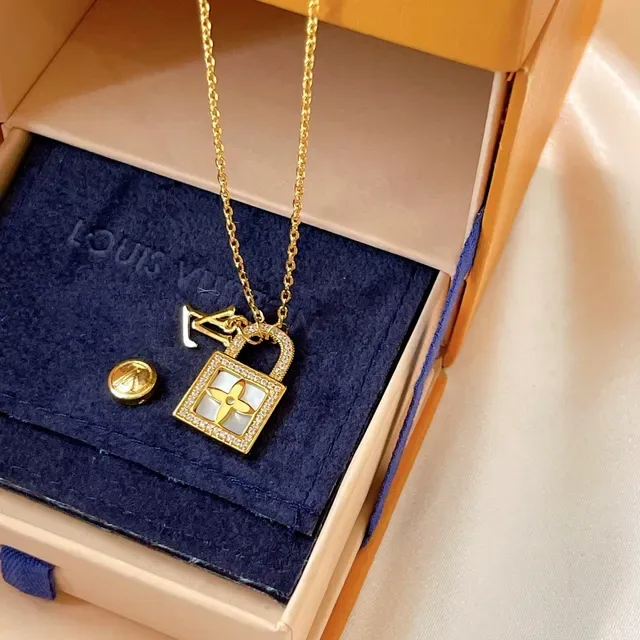 Louis Vuitton Lockit গোল্ড হোয়াইট প্যাডলক পেন্ডেন্ট মাদার অফ পার্ল ইনলে নেকলেস 9