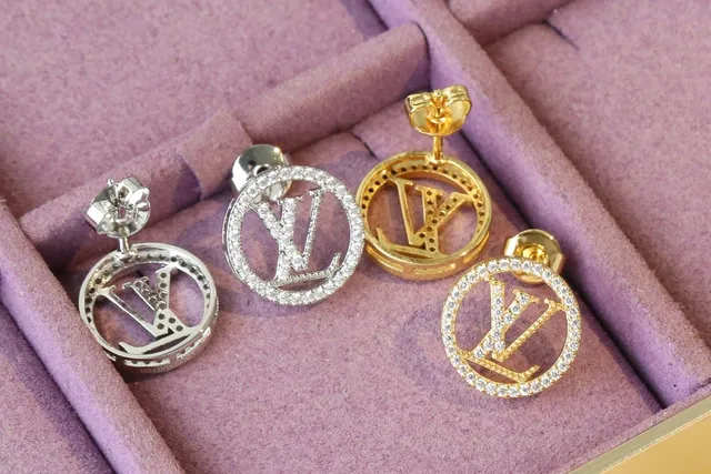 लुई विटन LV सर्किल Pavé स्टड ईयरिंग्स 5
