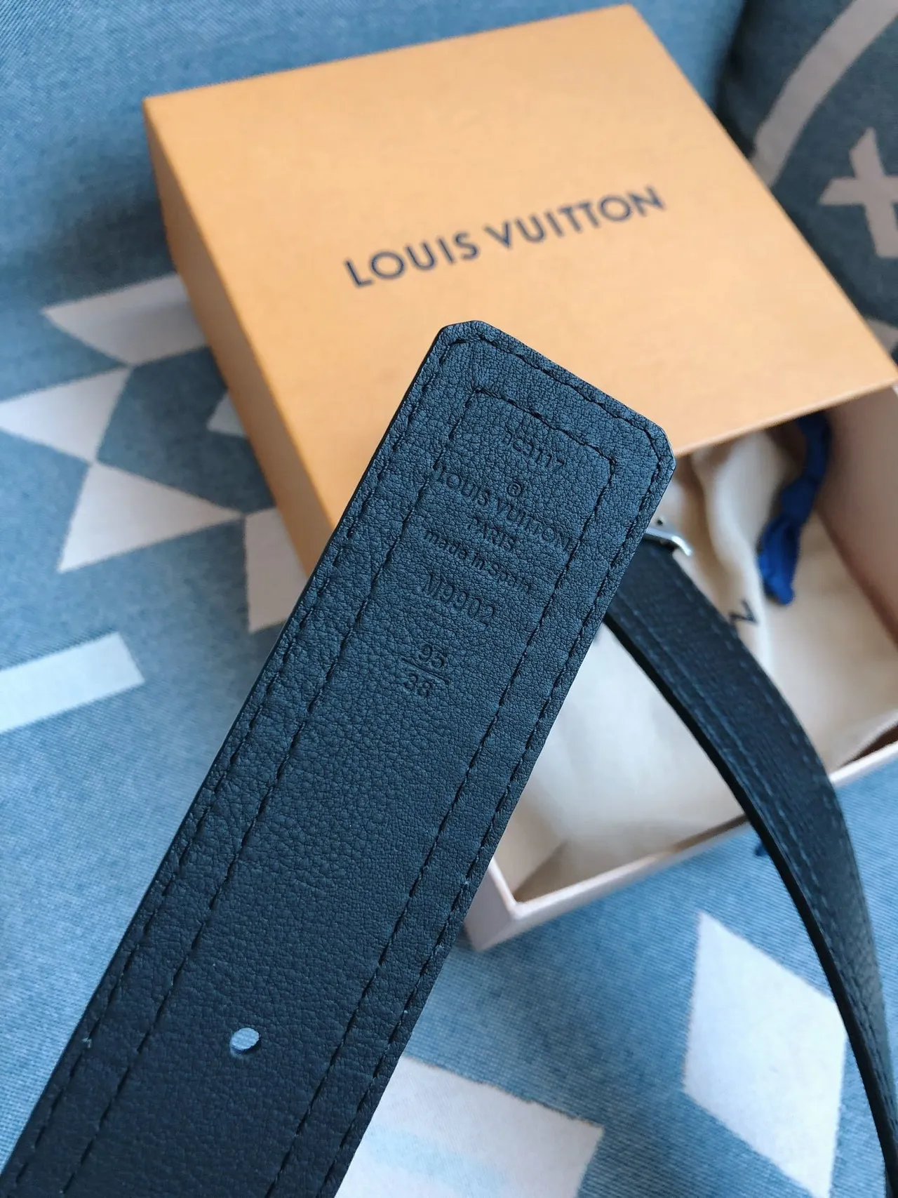 Louis Vuitton LV Initiales Navy Ceinture en cuir texturé 3