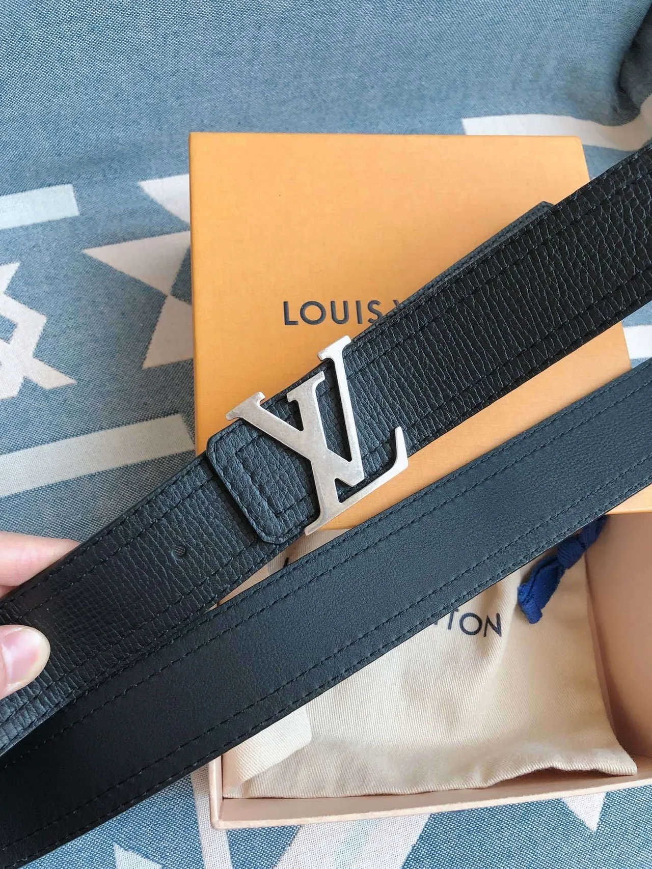 Louis Vuitton LV Initiales Navy Ceinture en cuir texturé 6