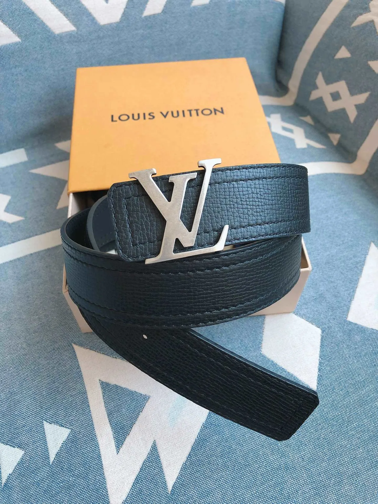Louis Vuitton LV Initiales Navy Ceinture en cuir texturé 8