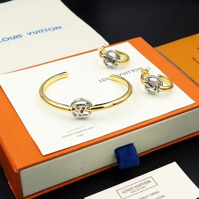 路易威登 LV Knot 金银色 抛光 印花扣 手链 5