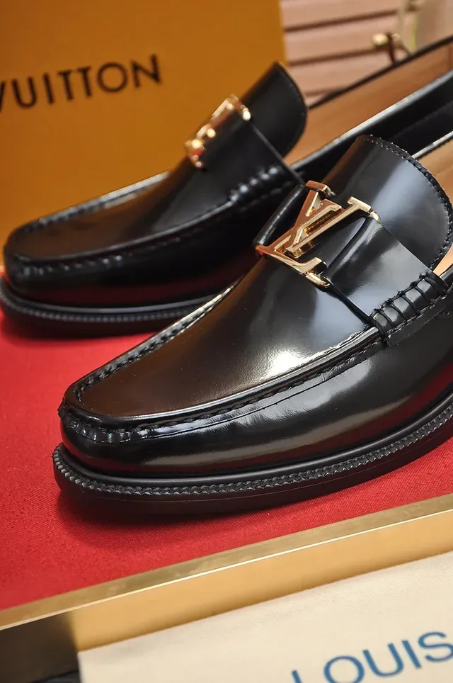 Louis Vuitton LV 黑色漆皮乐福鞋 2