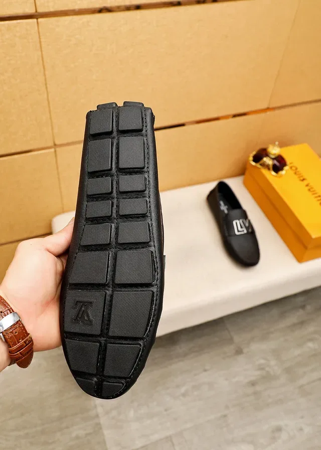 Louis Vuitton LV Logo Loafer Noir Cuir Texturé Loafers 2
