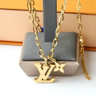Colar Corrente Louis Vuitton LV Monogram e Flower Charm Tom Dourado