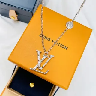 Colar com pingente Louis Vuitton LV Monogram Martelado
