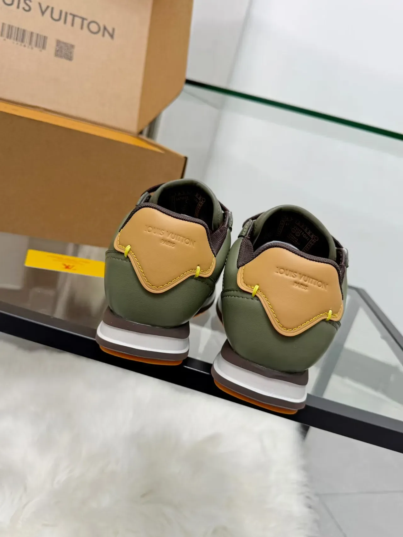 Louis Vuitton LV Trainer Sneakers Army Green Marrom Couro Superior Monograma Embossed Lifestyle 3