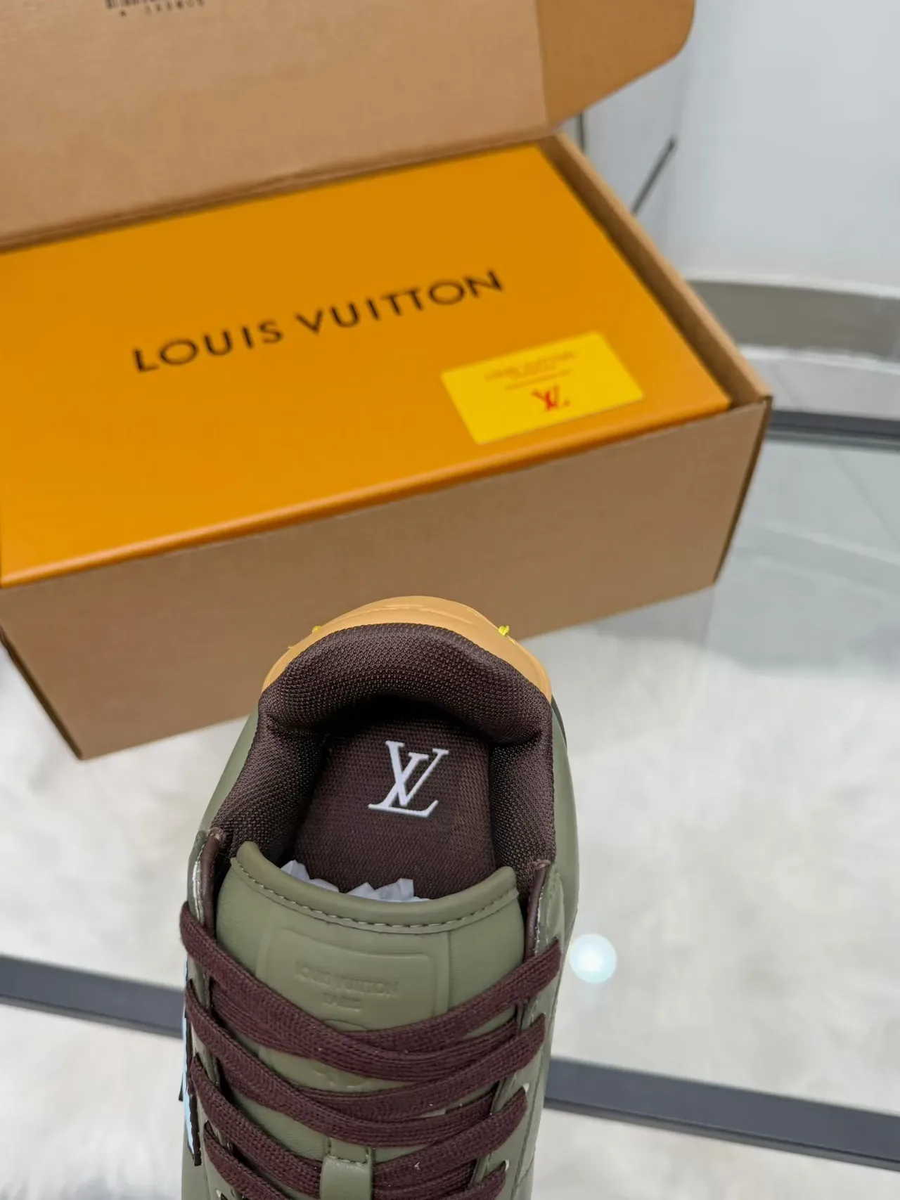 Louis Vuitton LV Trainer Sneakers Army Green Marrom Couro Superior Monograma Embossed Lifestyle 5