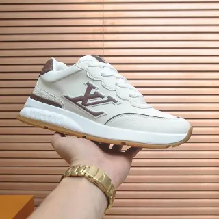 Louis Vuitton LV Trainer Bege Marrom Monogramado Superior Detalhe Costura Ondulada Lifestyle Sneakers