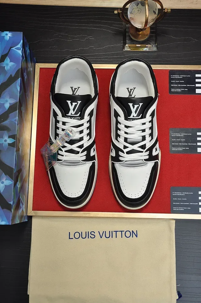 Louis Vuitton LV Trainer Noir Bleu Cuir Synthétique Supérieur Signature Cursive Lifestyle Sneakers 9