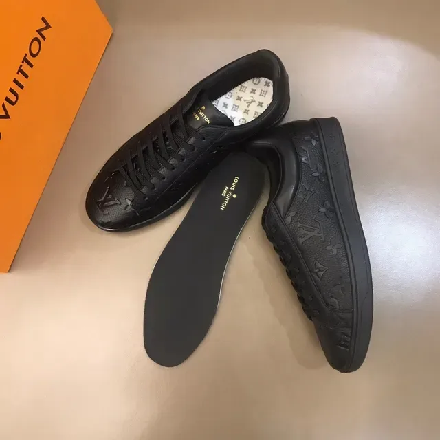 Louis Vuitton LV Trainer Zapatos Lifestyle de Cuero Negro con Monograma Embossado Low-Top con Cordones 8