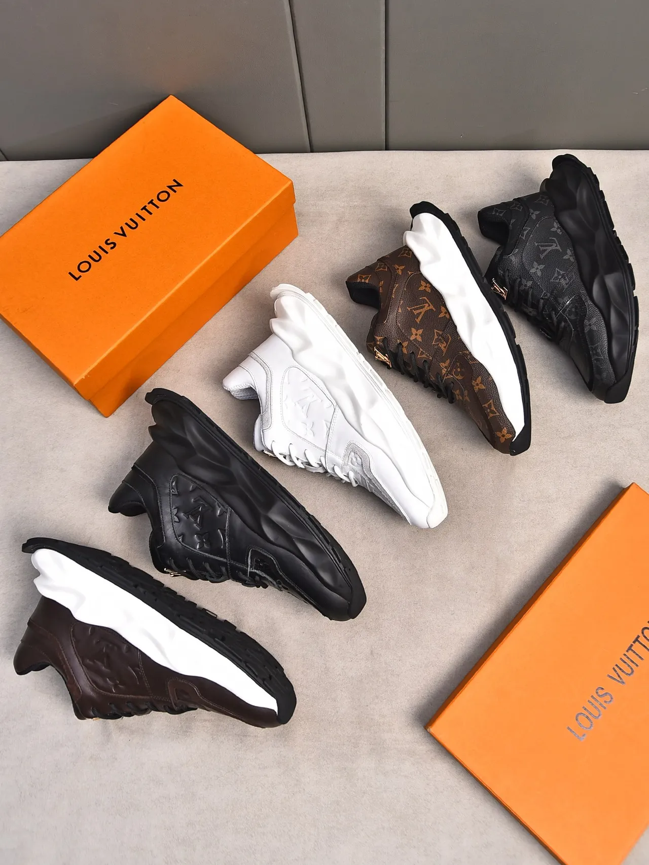 Louis Vuitton LV Trainer Noirs Embossed Monogram Cuir Suela Sculptée Chunky Sneakers 2