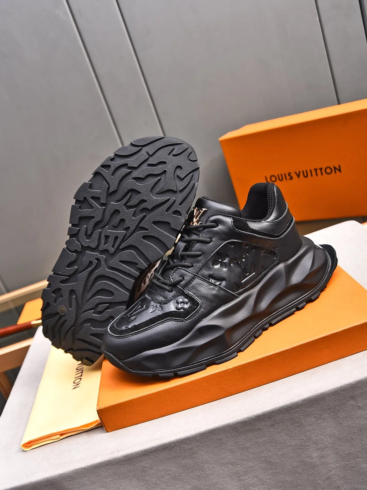 Louis Vuitton LV Trainer Noirs Embossed Monogram Cuir Suela Sculptée Chunky Sneakers 4