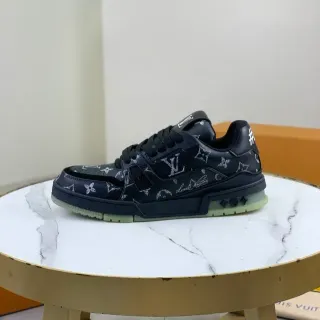 Louis Vuitton LV Trainer Zapatillas Negras y Verdes Monogram en Lona Suela Intermedia con Capas Estilo de Vida