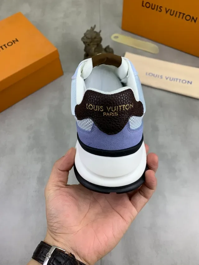 لويس فيتون LV Trainer سنيكرز أزرق بنفسجي شبكة لوجو جانبي مونوغرام نمط حياة 3