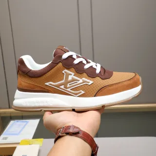 Louis Vuitton LV Trainer Tênis Lifestyle Marrom Bege Perfurado Tan Suede Overlays