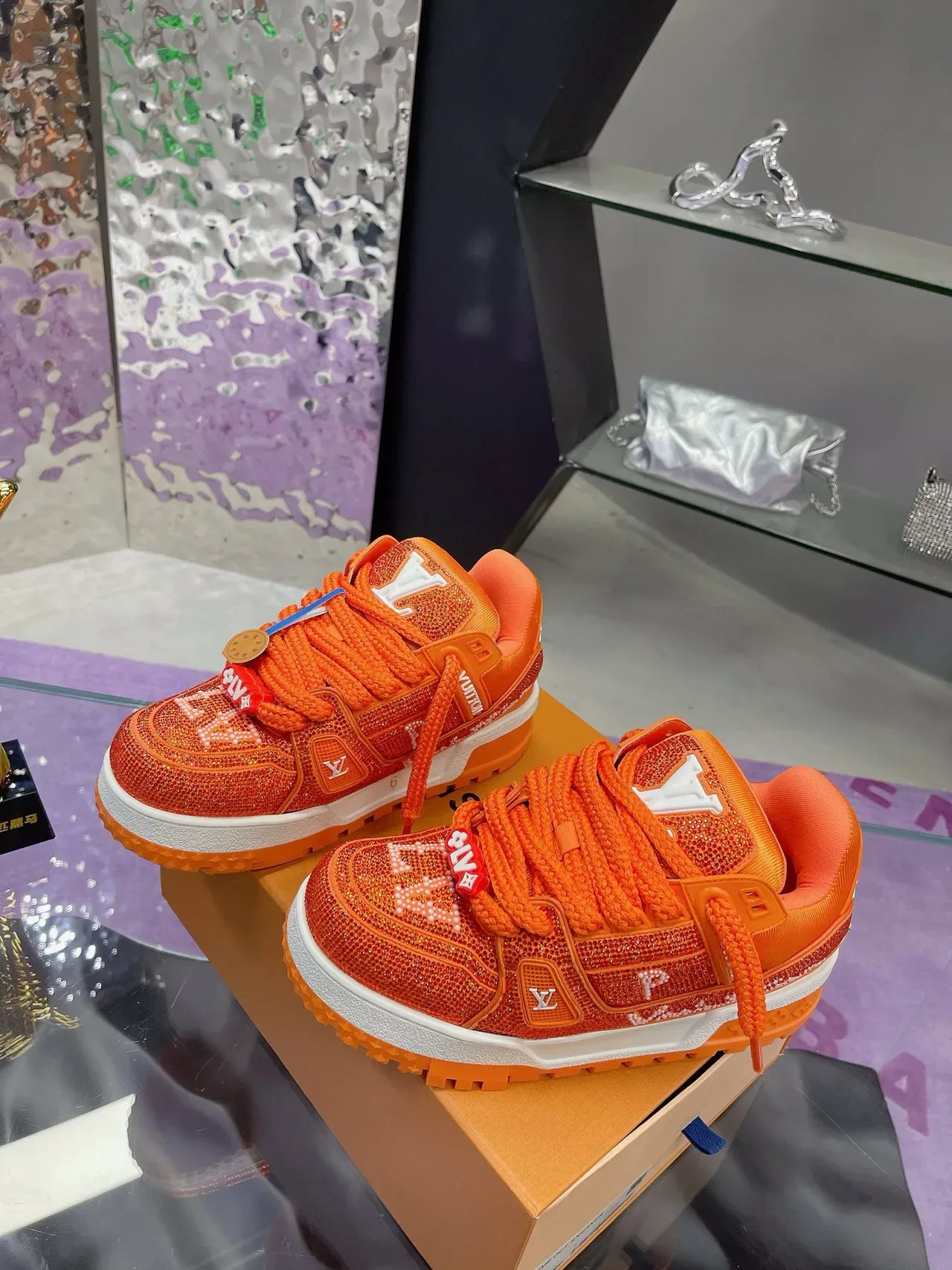 लुइस विटन LV Trainer Crystal Orange लाइफस्टाइल स्निकार 2
