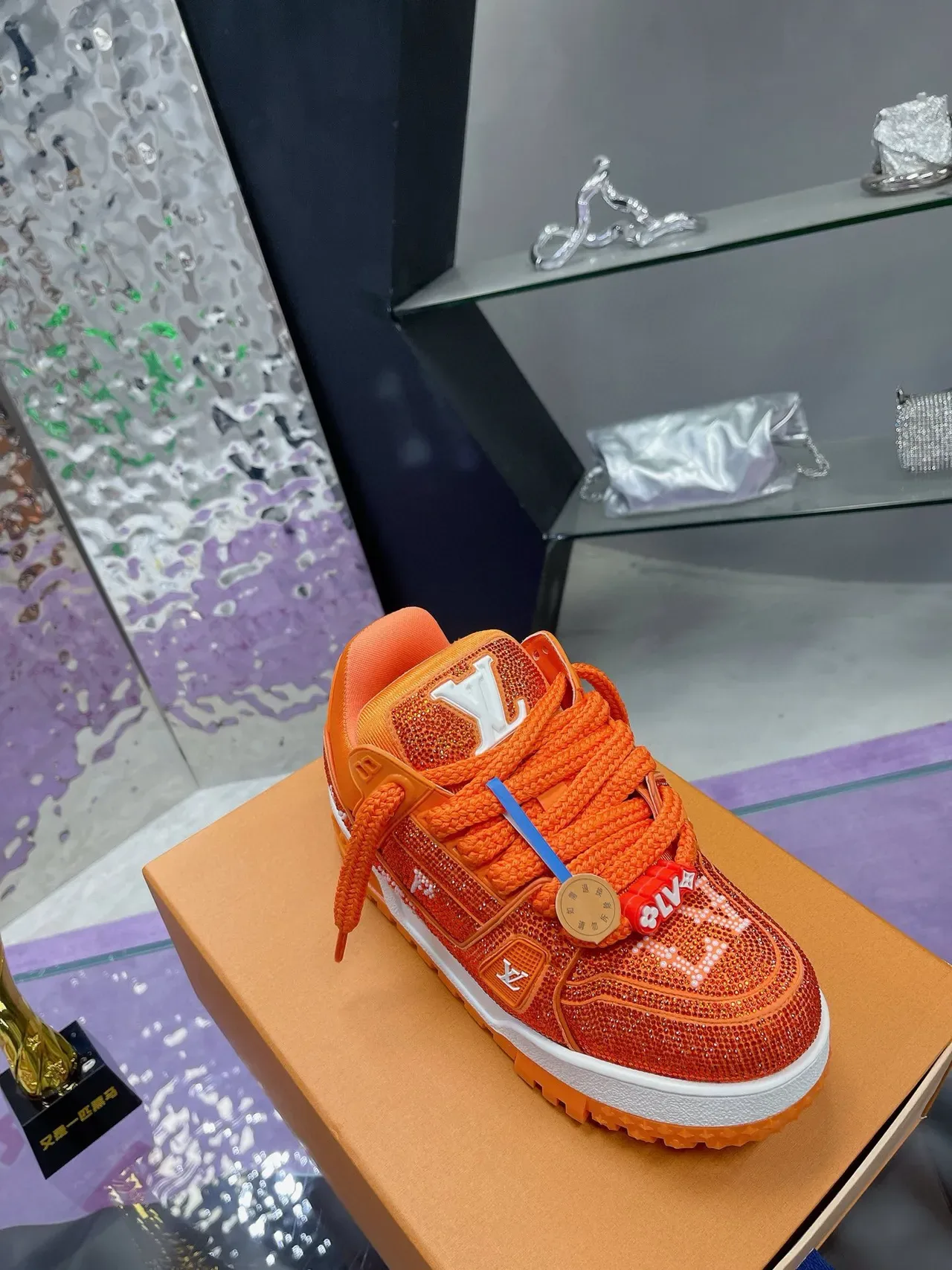 लुइस विटन LV Trainer Crystal Orange लाइफस्टाइल स्निकार 4