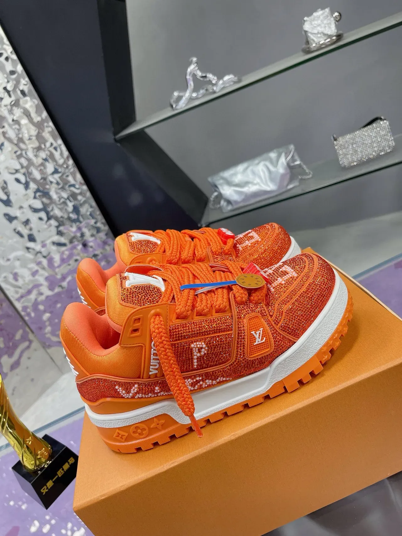 लुइस विटन LV Trainer Crystal Orange लाइफस्टाइल स्निकार 9
