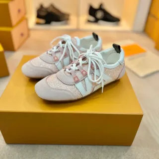 Louis Vuitton LV Trainer Zapatillas Lifestyle Rosa Blanco con Paneles de Ante y Cuero Glitter