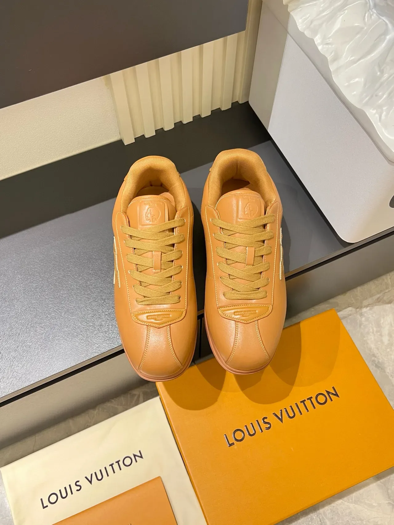 Louis Vuitton LV Trainer Tan Leather जीवन शैली स्नीकर्स 2